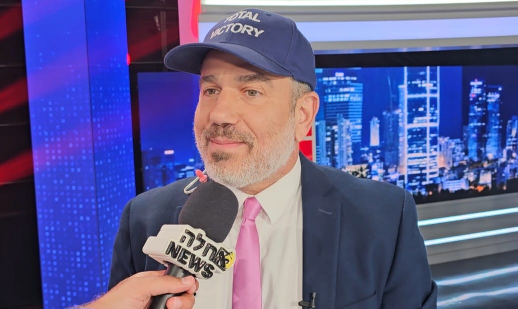 "הוצע לאלירז שדה להצטרף לתוכנית". כוכב תוכנית "הפטריוטים" ינון מגל. צילום: מערכת "אחלה תקשורת"