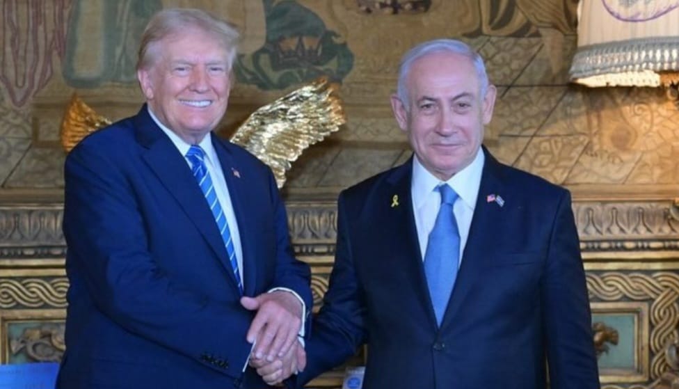 נשיא ארה"ב לשעבר דונלד טראמפ עם ראש הממשלה, בנימין נתניהו. צילום: מסך רשתות חברתיות