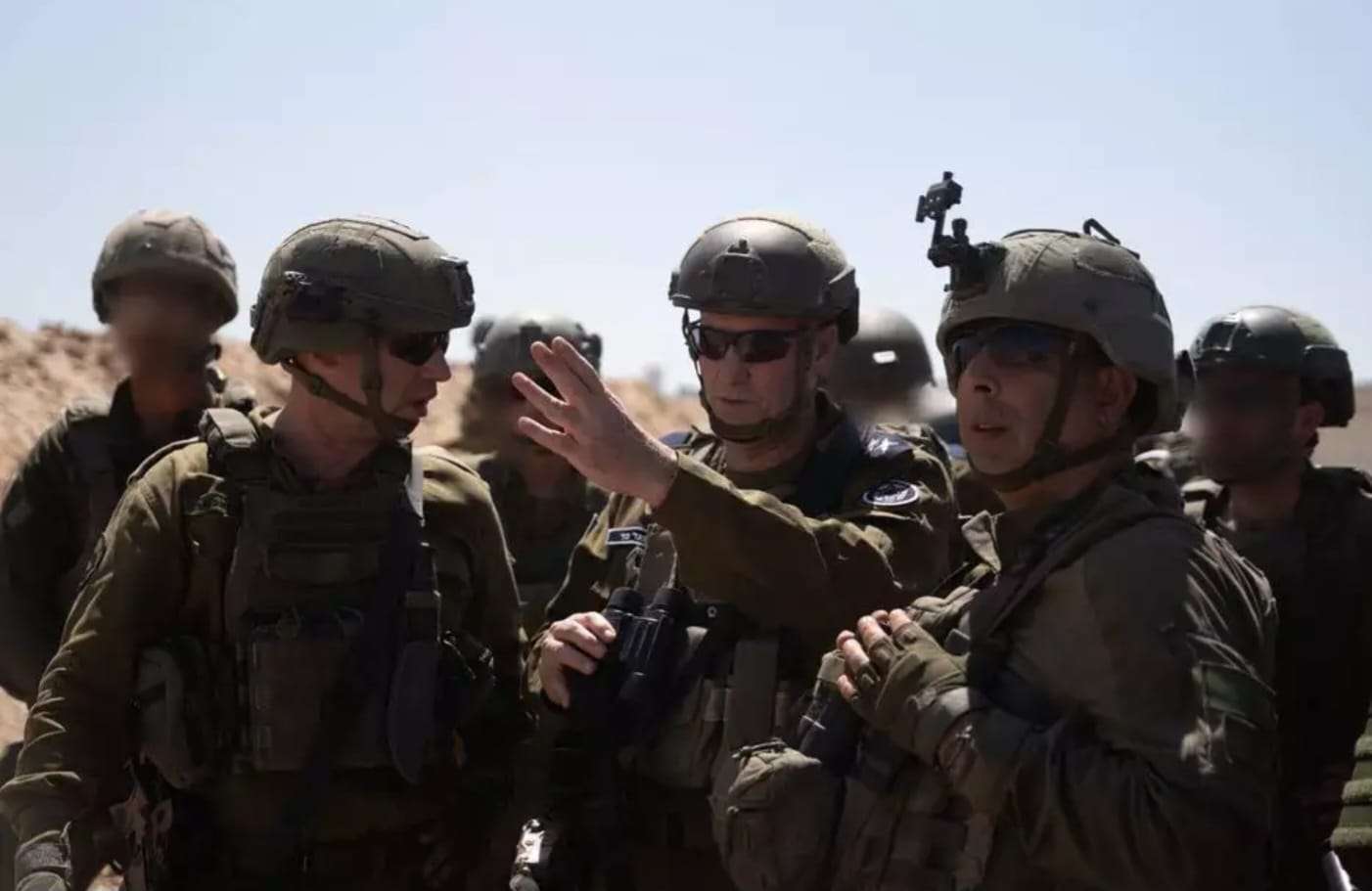אלוף תומר בר בזירת התרסקות המסוק. צילום: דובר צה"ל
