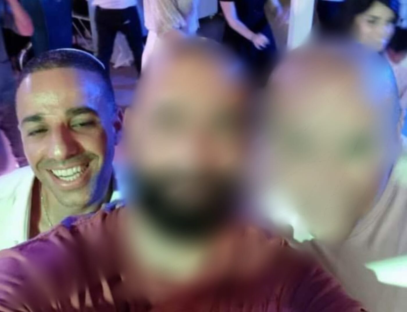 יניב שרון ביחד עם חלק מחבריו. צילום: מקורות\מסך רשתות חברתיות