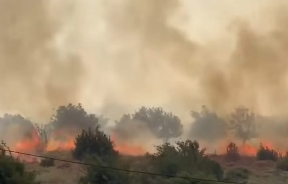 הצפון תחת אש. עשרות שיגורי רקטות של חיזבאללה אל עבר קריית שמונה. צילום: מסך רשתות חברתיות