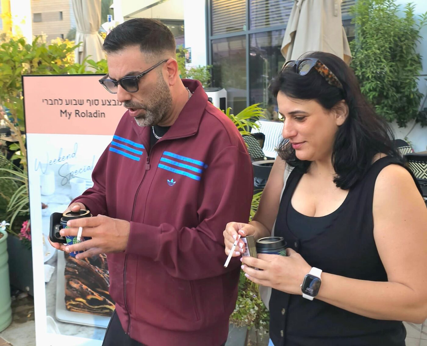 קלואז אפ קטן וכבר מסיימים. דניאל כהן ו"ראש הכת". צילום: מערכת "אחלה סלבס"