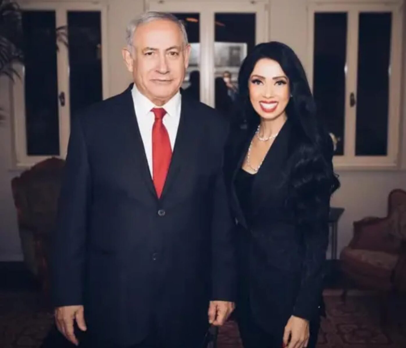 ניקול ראידמן ביחד עם ראש הממשלה בנימין נתניהו. צילום: מסך רשתות חברתיות