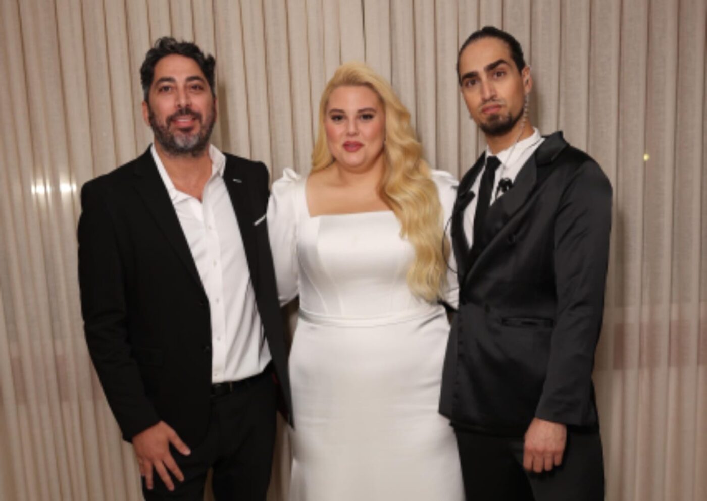 מפיק האירועים המפורסם שון בלאיש ביחד עם החתן והכלה. צילום: אור גפן