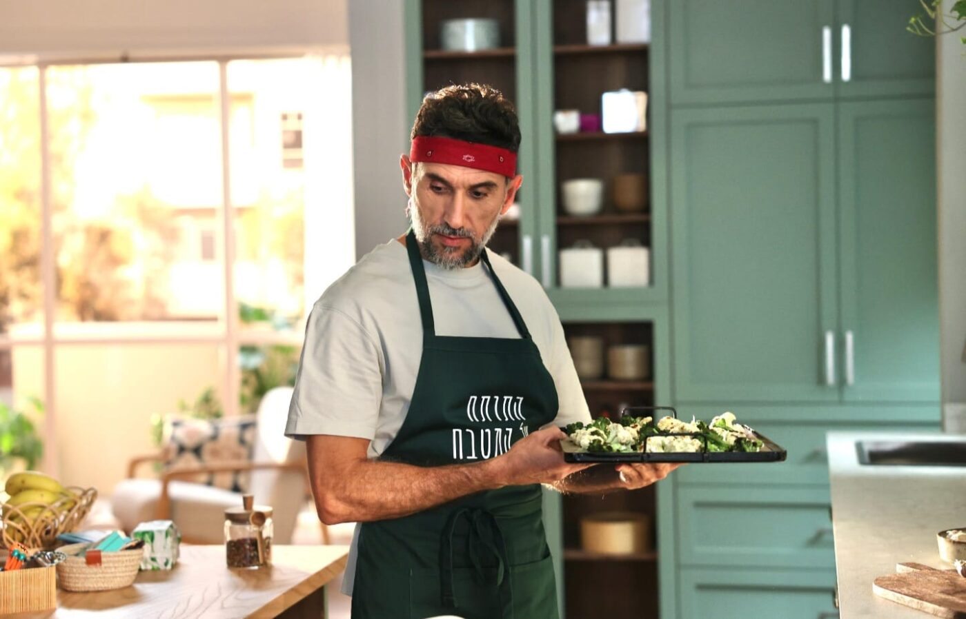 אלון בן דוד בקמפיין חדש לסנפרוסט. צילום: אור גפן