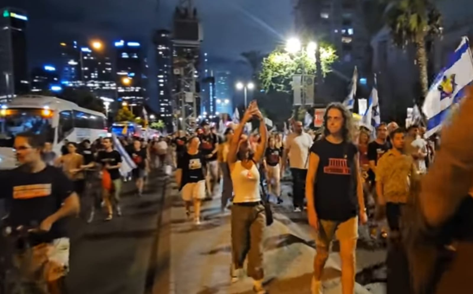 צעדת הפגנה למען שחרור החטופים מעזה. צילום: מערכת "אחלה חדשות"