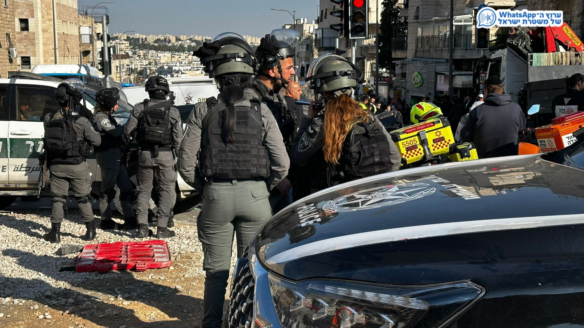 מערכת "אחלה ניוז" עם הדיווח הבא צילום: דוברות המשטרה