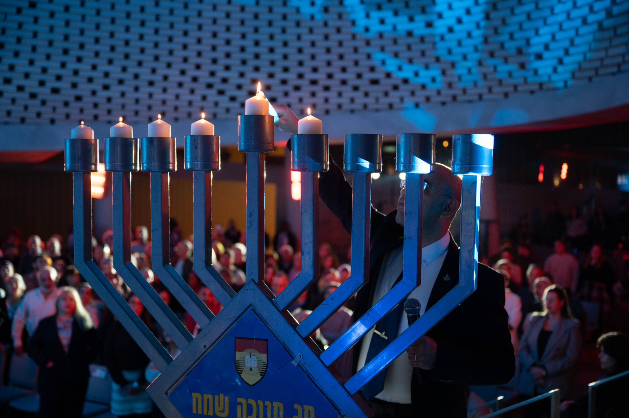 מערכת "אחלה ניוז" עם הדיווח הבא צילום: דוברות משרד הביטחון