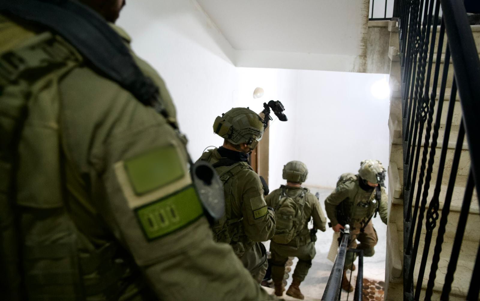 מערכת "אחלה ניוז" עם הדיווח הבא צילום: דובר צה"ל