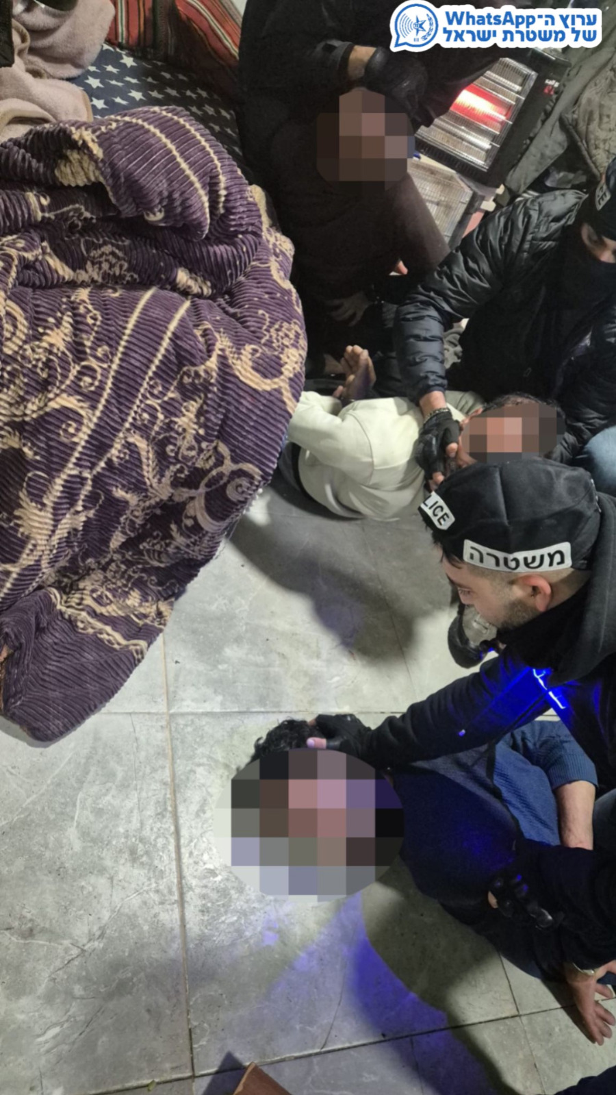 מערכת "אחלה ניוז" עם הדיווח הבא צילום: דוברות המשטרה