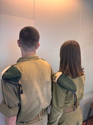 מערכת "אחלה ניוז" עם הדיווח הבא צילום: דובר צה"ל