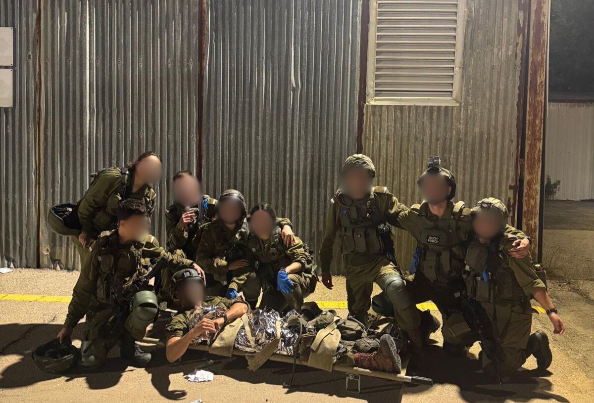 מערכת "אחלה ניוז" עם הדיווח הבא צילום: דובר צה"ל