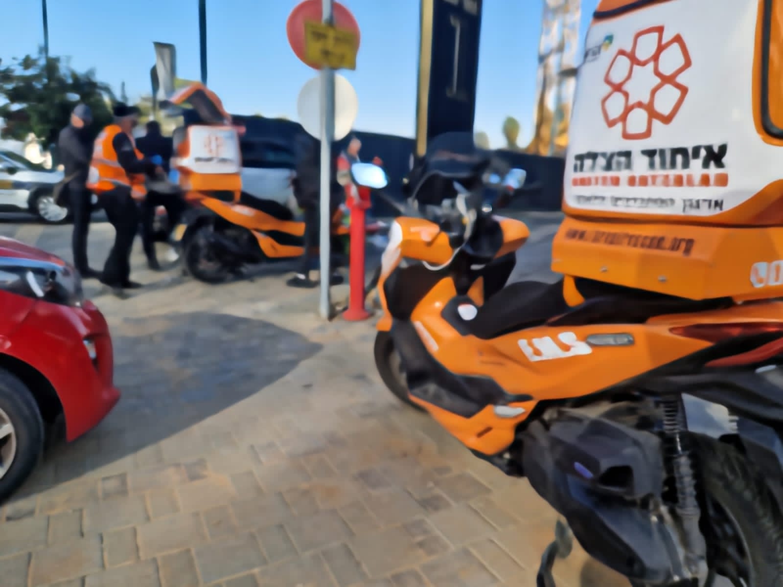 מערכת "אחלה ניוז" עם הדיווח הבא צילום: דוברות איחוד הצלה