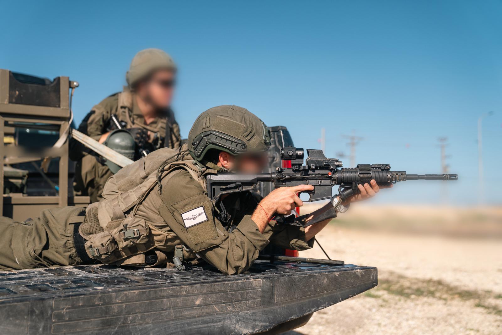 מערכת "אחלה ניוז" עם הדיווח הבא צילום: דובר צה"ל