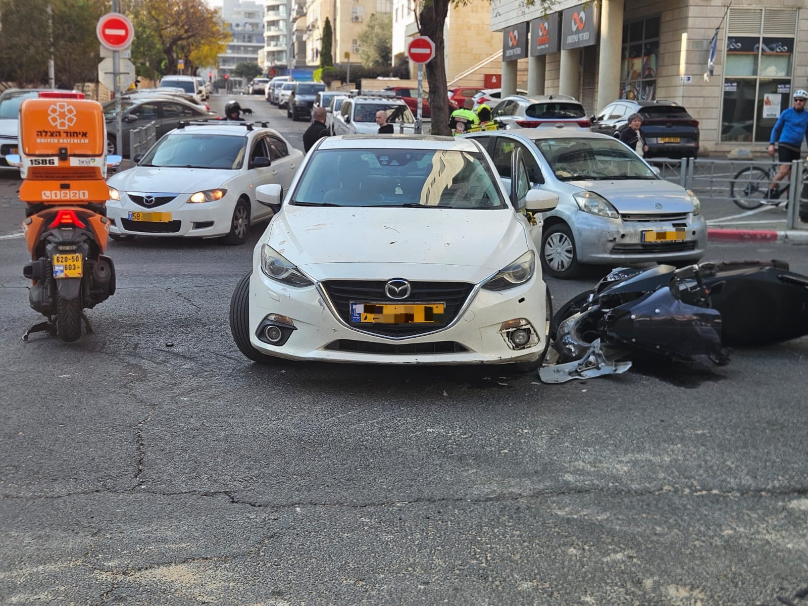 מערכת "אחלה ניוז" עם הדיווח הבא צילום: דוברות איחוד הצלה