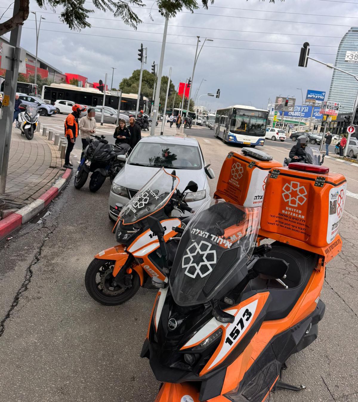 מערכת "אחלה ניוז" עם הדיווח הבא צילום: דוברות איחוד הצלה