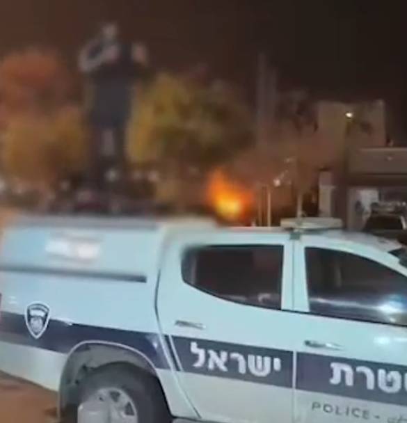 מערכת "אחלה ניוז" עם הדיווח הבא צילום: דוברות המשטרה