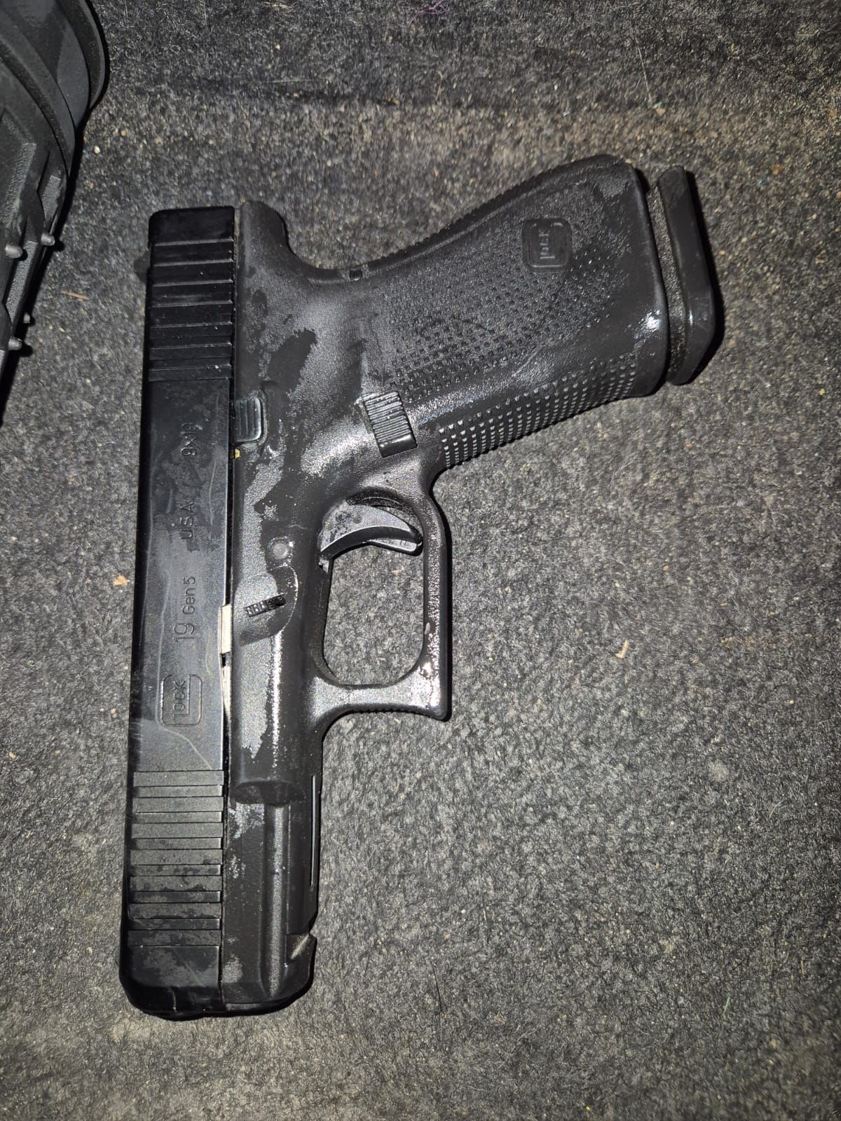 מערכת "אחלה ניוז" עם הדיווח הבא צילום: דוברות משרד הביטחון