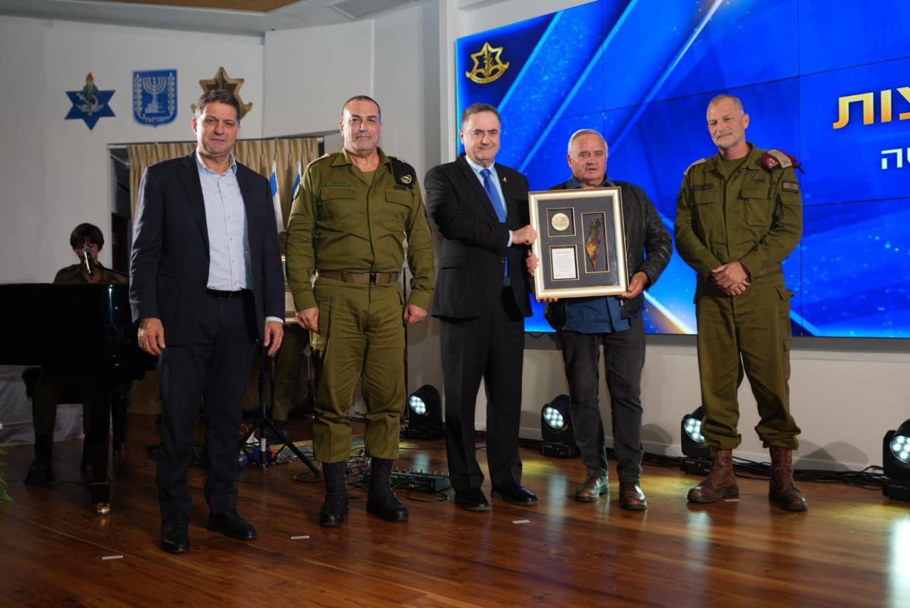 מערכת "אחלה ניוז" עם הדיווח הבא צילום: דובר צה"ל