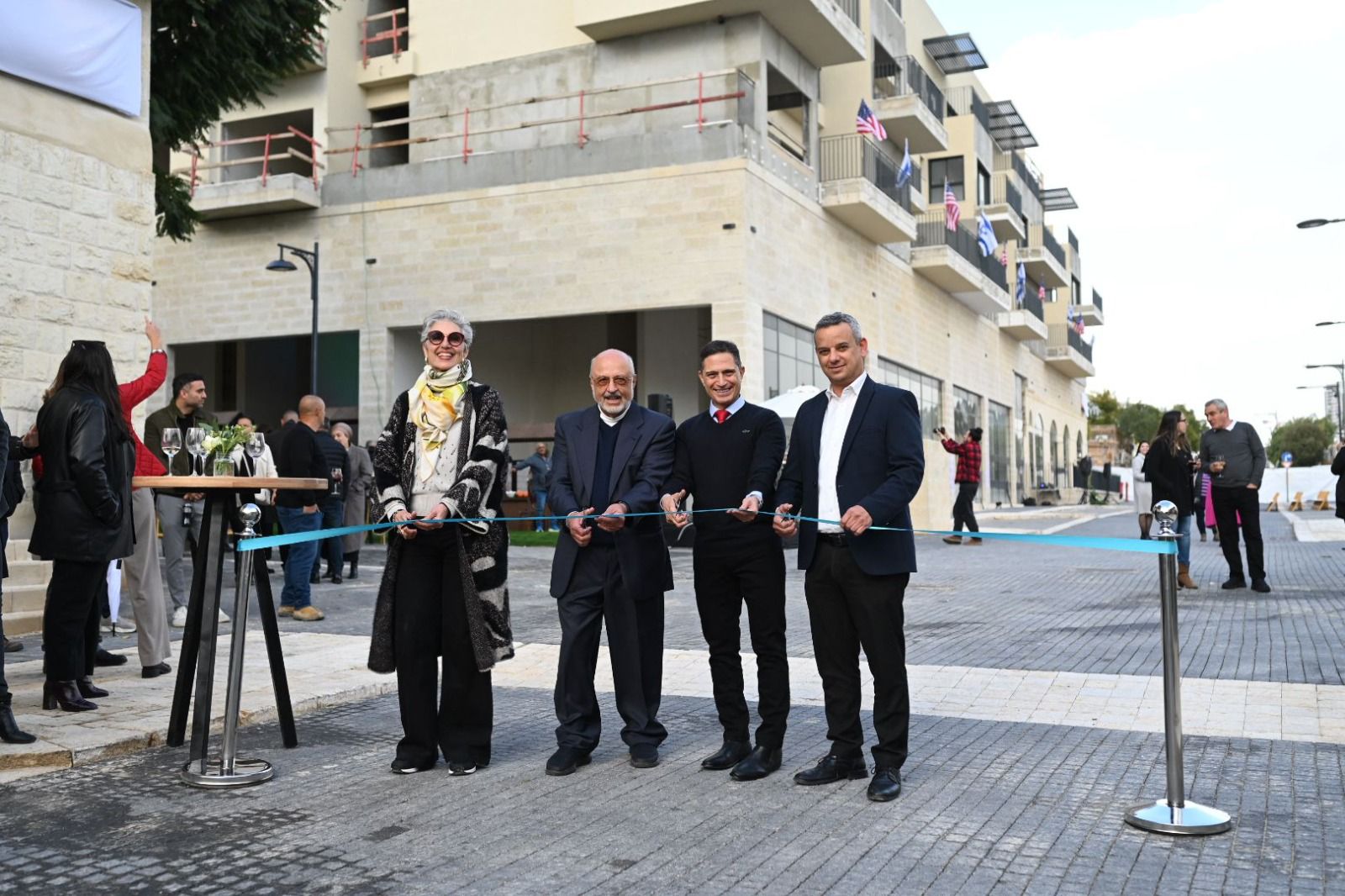 מערכת "אחלה ניוז" עם הדיווח הבא צילום: דוברות משרד הביטחון