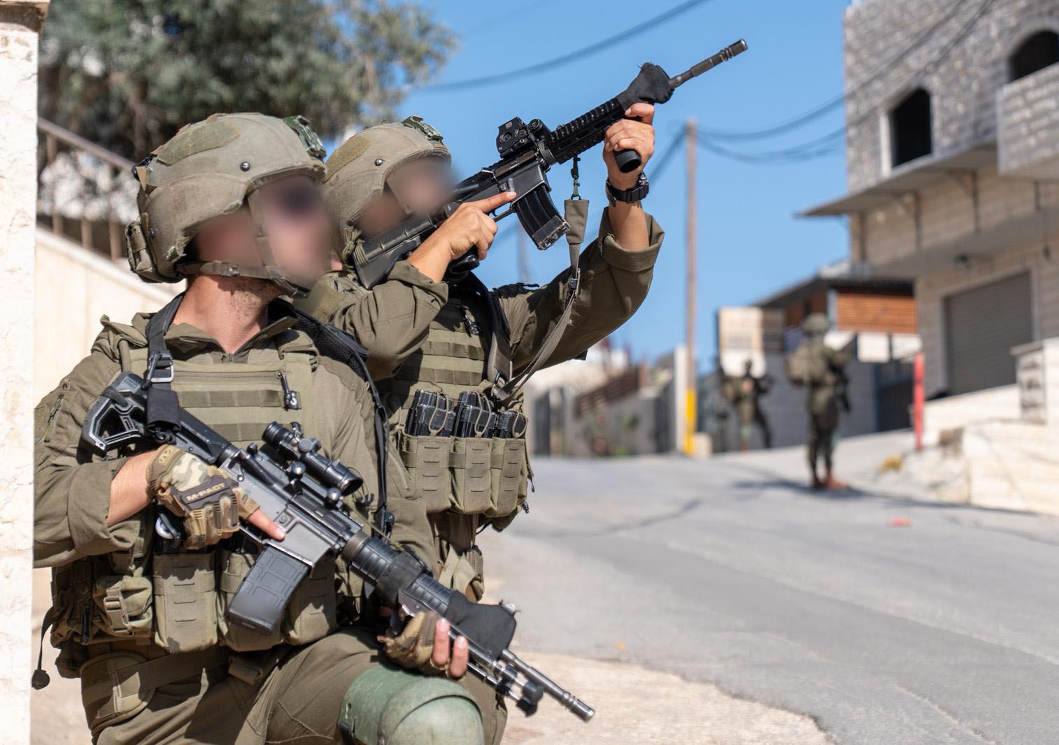 מערכת "אחלה ניוז" עם הדיווח הבא צילום: דובר צה"ל