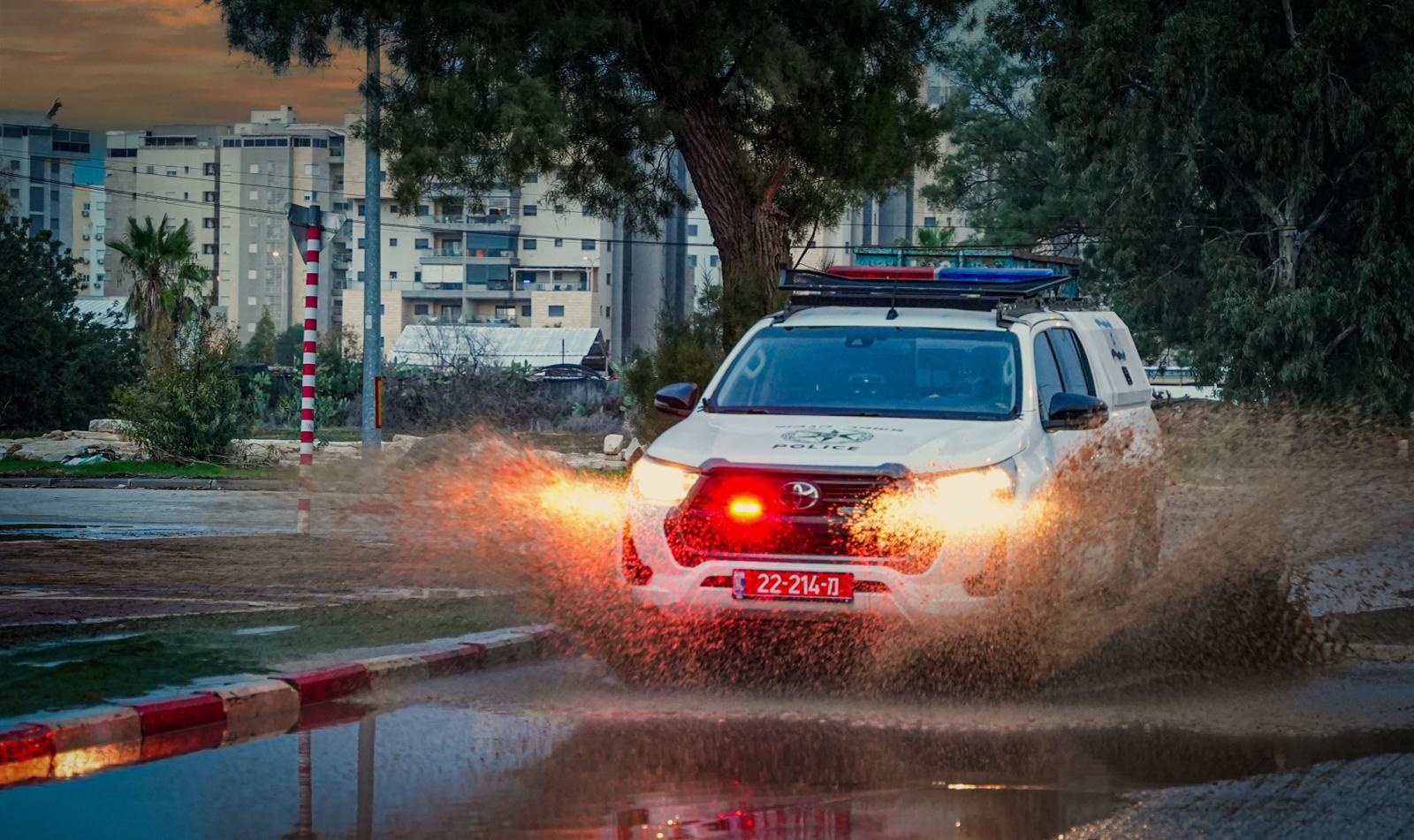 מערכת "אחלה ניוז" עם הדיווח הבא צילום: דוברות המשטרה