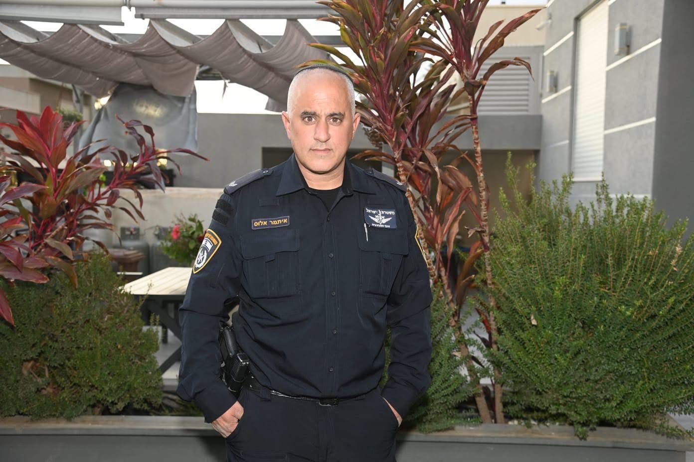 מערכת "אחלה ניוז" עם הדיווח הבא צילום: דוברות המשטרה