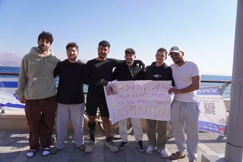 מערכת "אחלה ניוז" עם הדיווח הבא צילום: דובר צה"ל