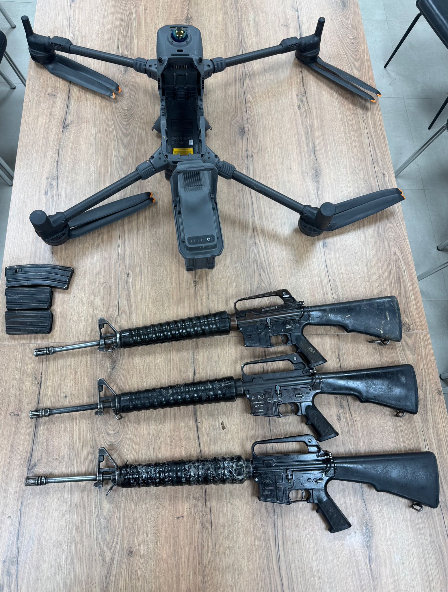 מערכת "אחלה ניוז" עם הדיווח הבא צילום: דובר צה"ל