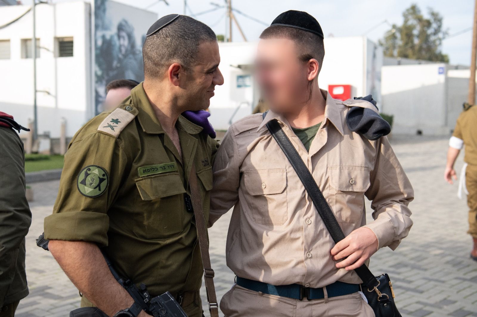 מערכת "אחלה ניוז" עם הדיווח הבא צילום: דובר צה"ל