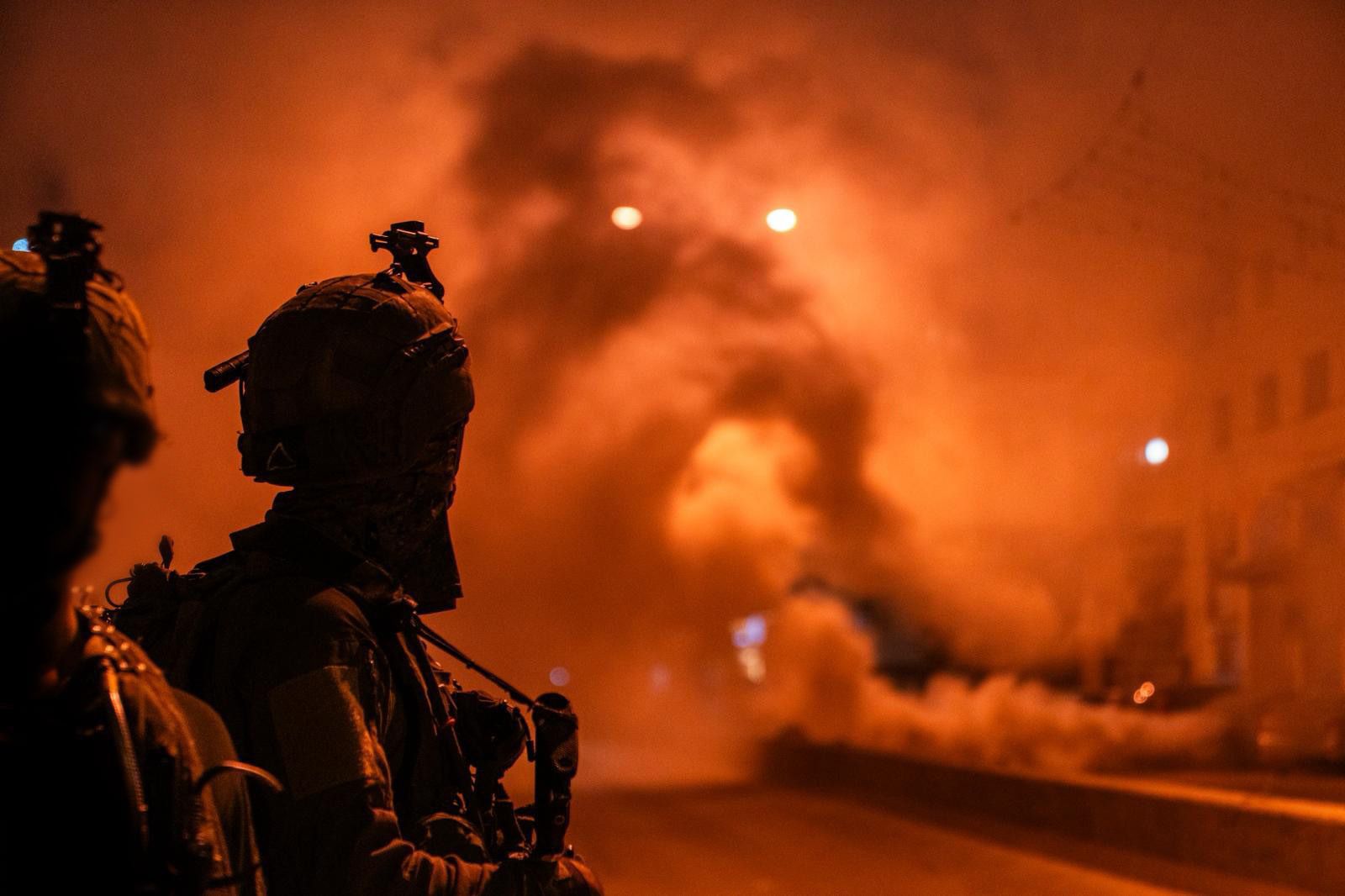 מערכת "אחלה ניוז" עם הדיווח הבא צילום: דובר צה"ל