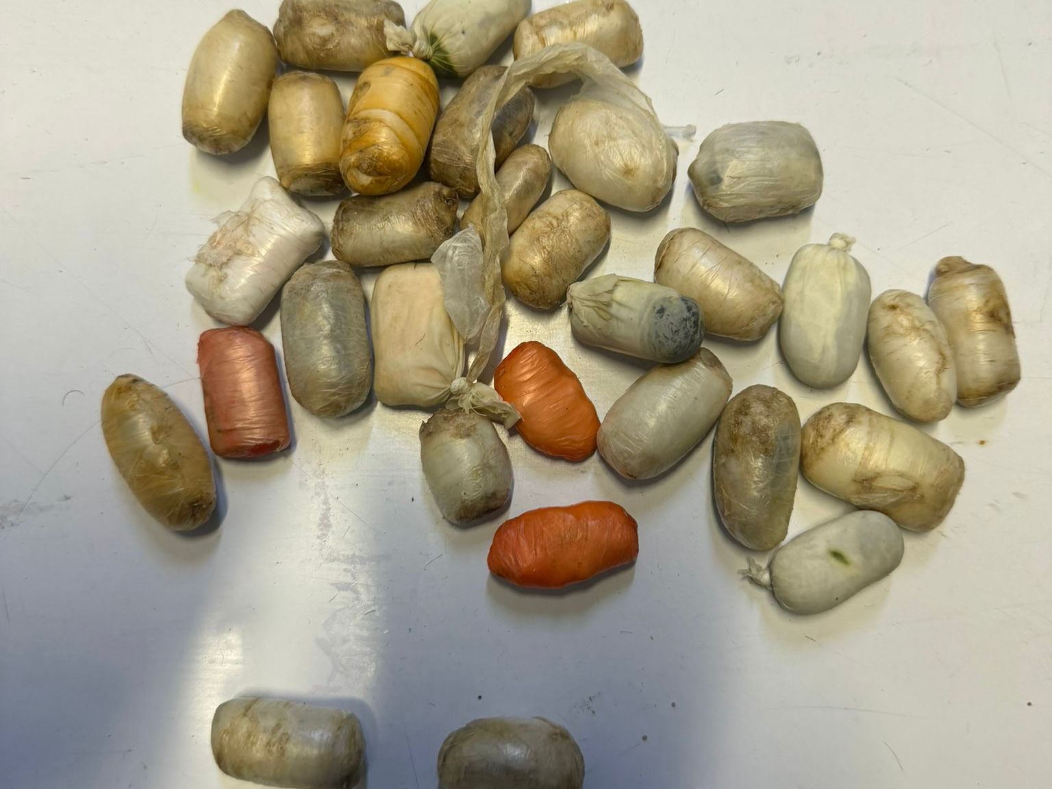 מערכת "אחלה ניוז" עם הדיווח הבא צילום: דוברות שירות בתי הסוהר