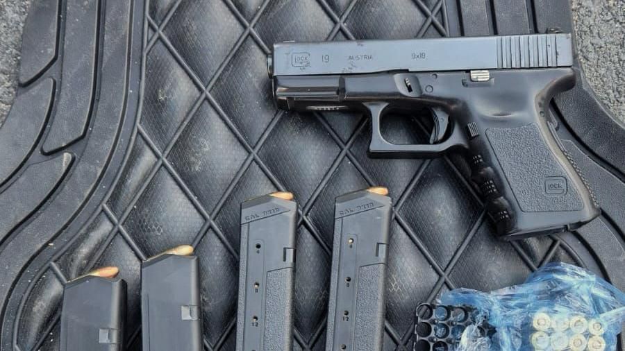 מערכת "אחלה ניוז" עם הדיווח הבא צילום: דוברות שירות בתי הסוהר