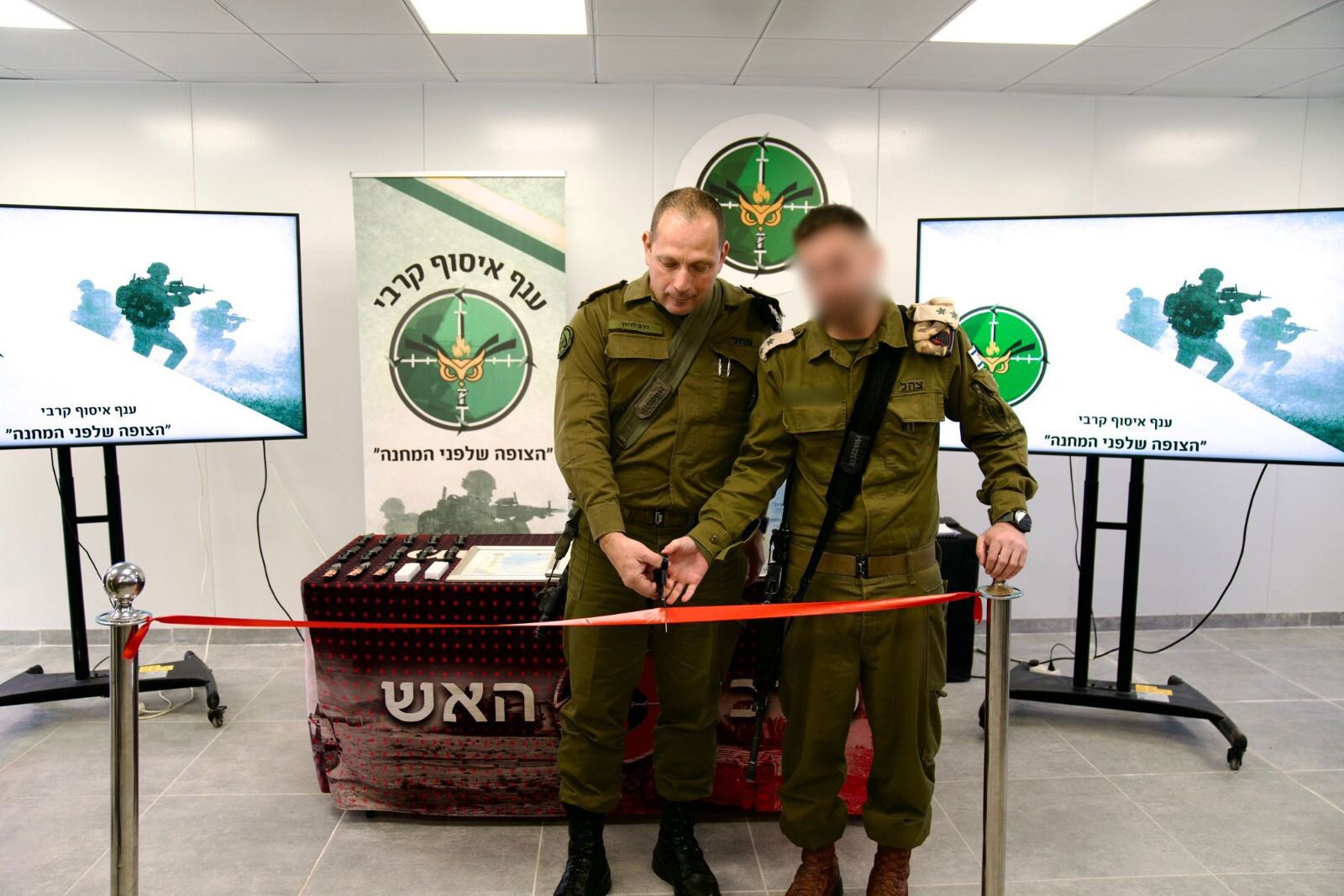 מערכת "אחלה ניוז" עם הדיווח הבא צילום: דובר צה"ל