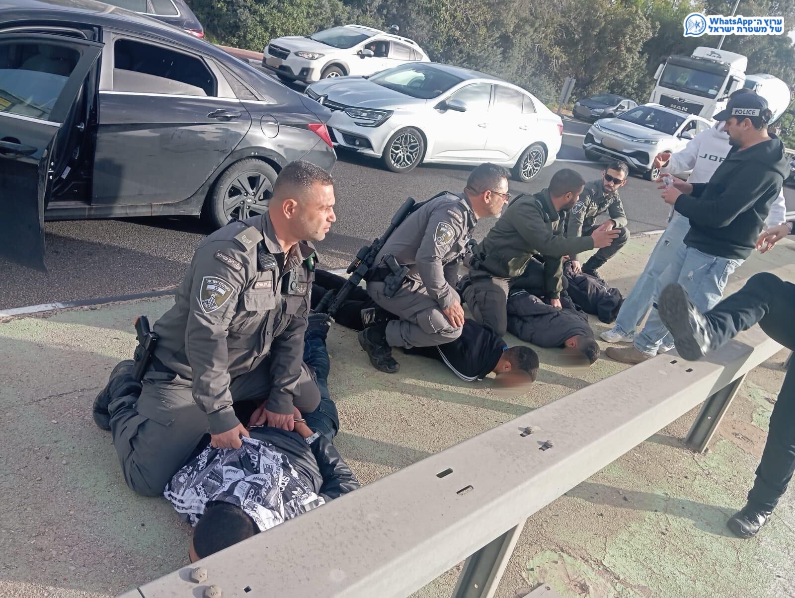 מערכת "אחלה ניוז" עם הדיווח הבא צילום: דוברות המשטרה