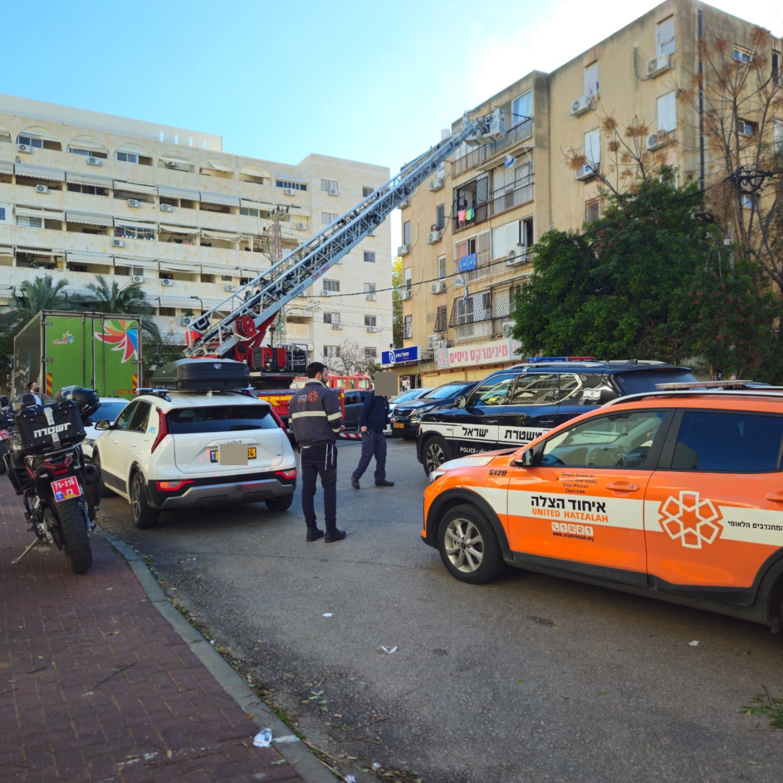 מערכת "אחלה ניוז" עם הדיווח הבא צילום: דוברות איחוד הצלה