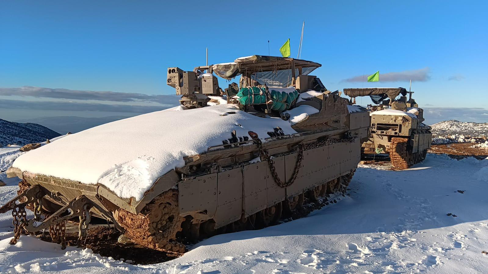 מערכת "אחלה ניוז" עם הדיווח הבא צילום: דוברות משרד הביטחון