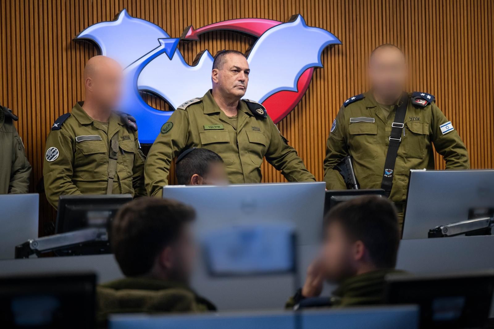 מערכת "אחלה ניוז" עם הדיווח הבא צילום: דובר צה"ל