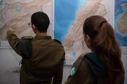 מערכת "אחלה ניוז" עם הדיווח הבא צילום: דובר צה"ל