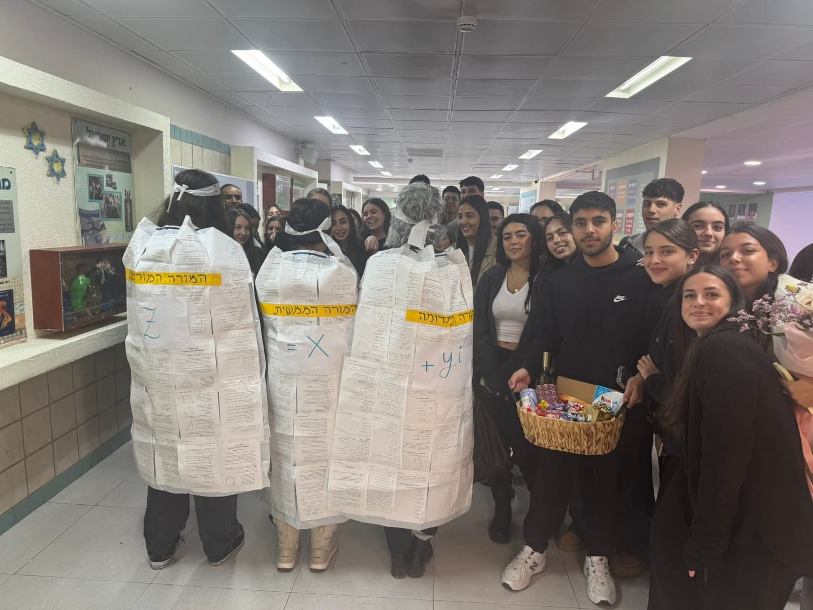 מערכת "אחלה ניוז" עם הדיווח הבא צילום: דוברות משרד החינוך