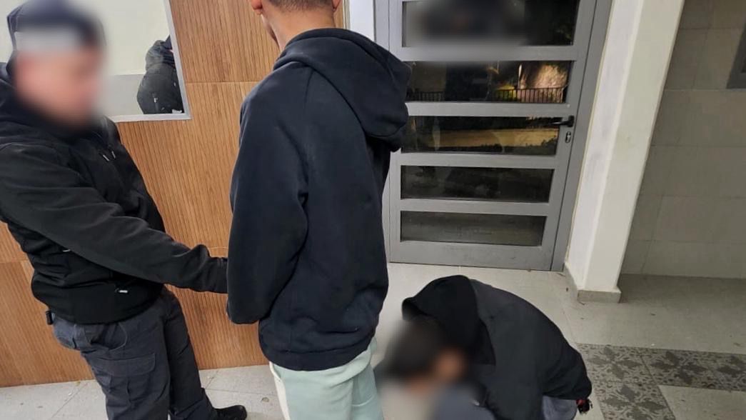 מערכת "אחלה ניוז" עם הדיווח הבא צילום: דוברות שירות בתי הסוהר