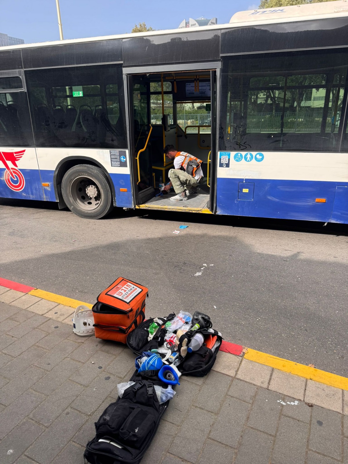 מערכת "אחלה ניוז" עם הדיווח הבא צילום: דוברות איחוד הצלה