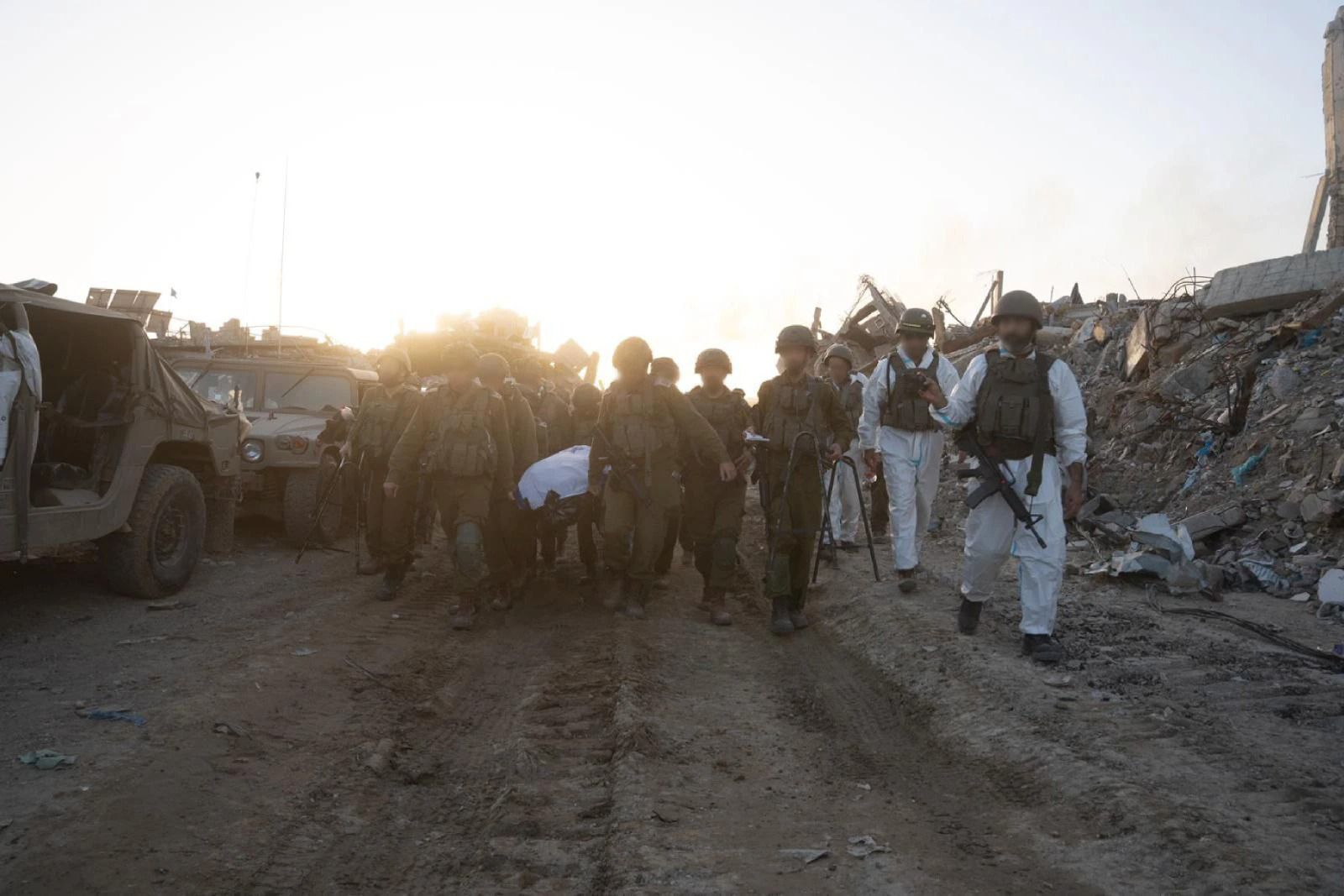 מערכת "אחלה ניוז" עם הדיווח הבא צילום: דובר צה"ל