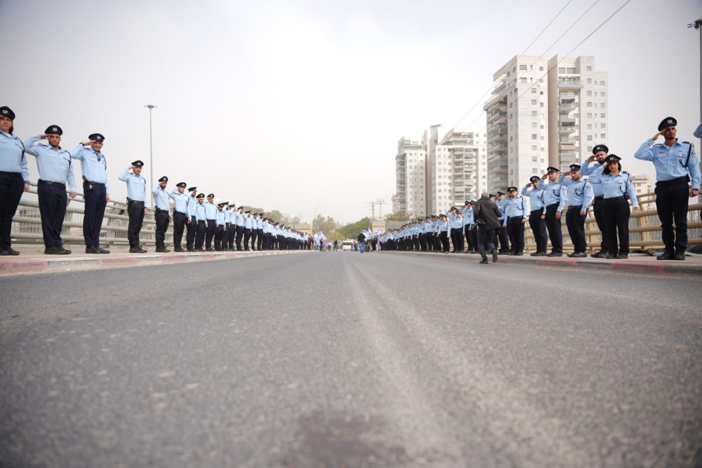 מערכת "אחלה ניוז" עם הדיווח הבא צילום: דוברות המשטרה