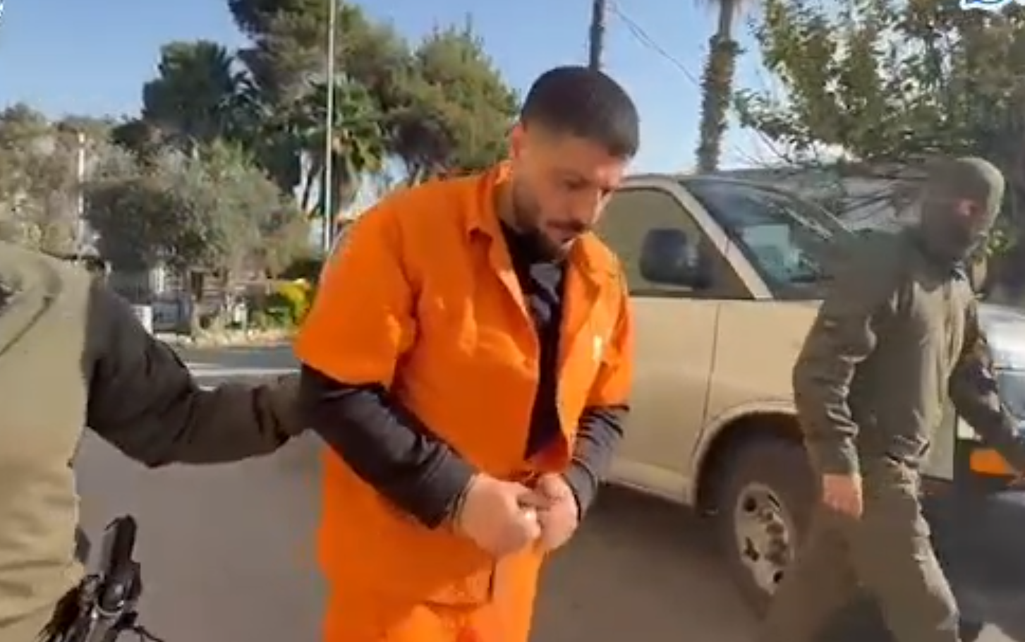 מערכת "אחלה ניוז" עם הדיווח הבא צילום: דוברות המשטרה