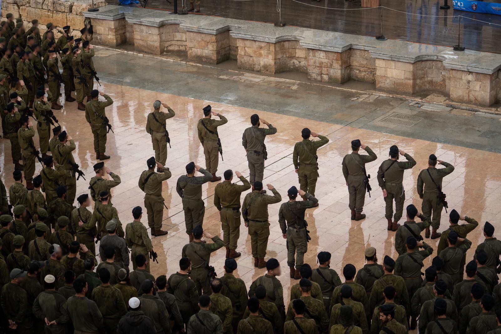 מערכת "אחלה ניוז" עם הדיווח הבא צילום: דובר צה"ל