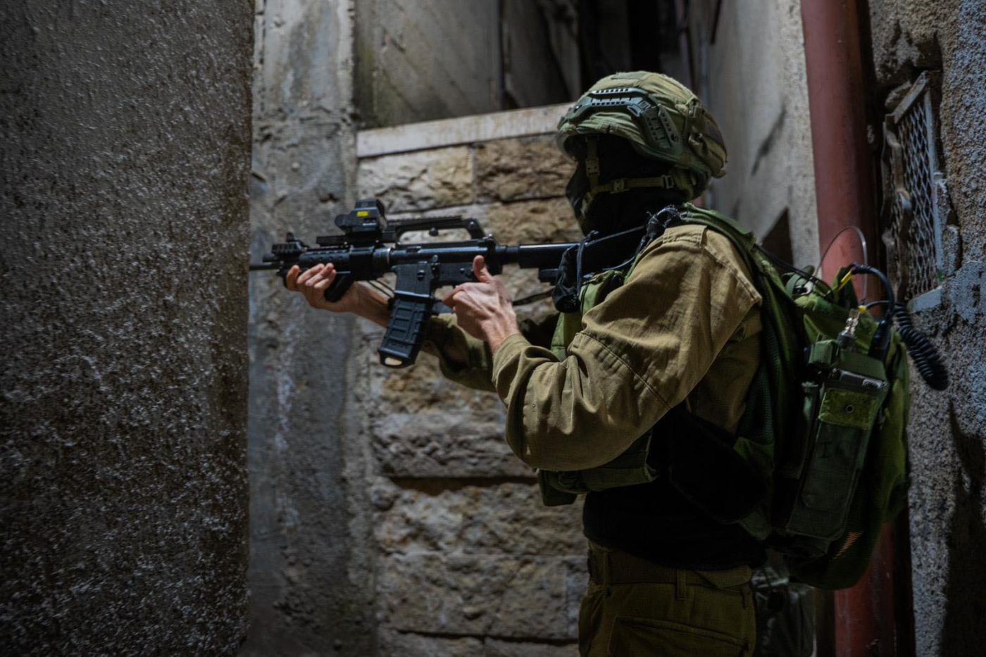 מערכת "אחלה ניוז" עם הדיווח הבא צילום: דובר צה"ל