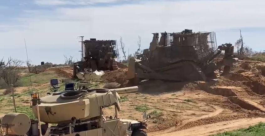 מערכת "אחלה ניוז" עם הדיווח הבא צילום: דובר צה"ל