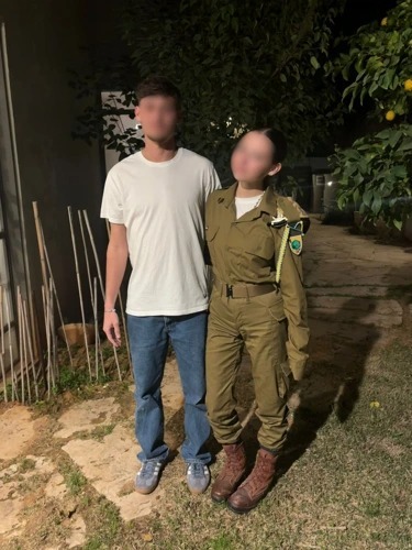 מערכת "אחלה ניוז" עם הדיווח הבא צילום: דובר צה"ל