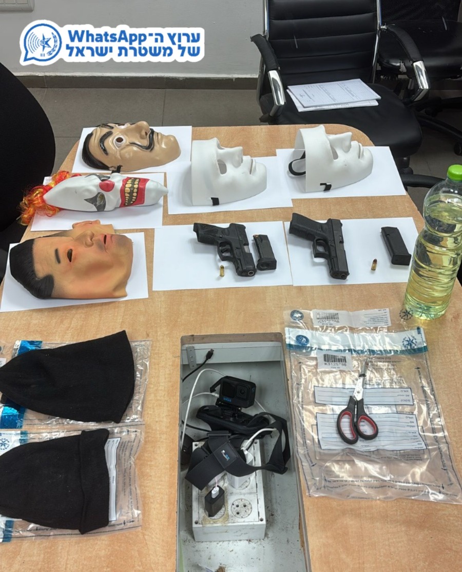 מערכת "אחלה ניוז" עם הדיווח הבא צילום: דוברות המשטרה